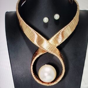 Elegant Gold Necklace and Earring Set